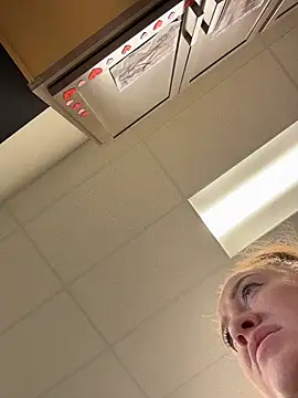 Snapshot of cinnatitties chatting on November 4, 4:00 pm cinnatitties online show from November 4, 4:00 pm