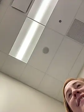 Snapshot of cinnatitties chatting on December 16, 3:49 pm cinnatitties online show from December 16, 3:49 pm