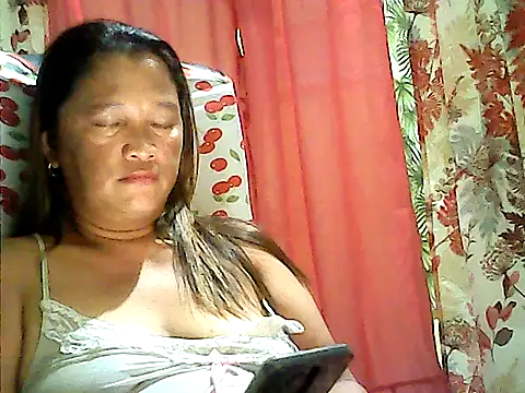 Snapshot of hott_scarlett chatting on April 25, 1:41 pm hott scarlett online show from April 25, 1:41 pm