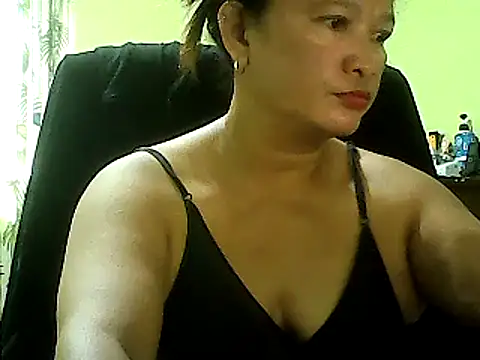 Snapshot of hott_scarlett chatting on March 2, 10:56 pm hott scarlett online show from March 2, 10:56 pm