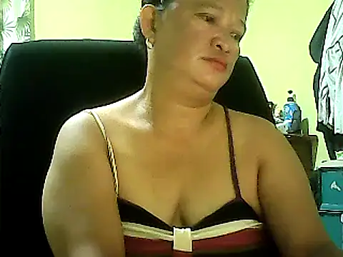 Snapshot of hott_scarlett chatting on March 5, 10:32 pm hott scarlett online show from March 5, 10:32 pm