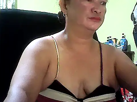 Snapshot of hott_scarlett chatting on March 6, 10:47 pm hott scarlett online show from March 6, 10:47 pm