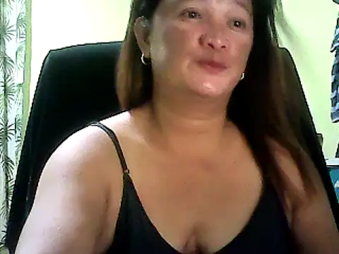 Snapshot of hott_scarlett chatting on March 16, 2:33 pm hott scarlett online show from March 16, 2:33 pm