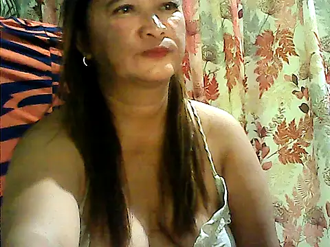 Snapshot of hott_scarlett chatting on May 31, 2:45 pm hott scarlett online show from May 31, 2:45 pm