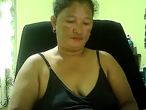 Snapshot of hott_scarlett chatting on March 9, 12:00 am hott scarlett online show from March 9, 12:00 am