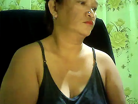 Snapshot of hott_scarlett chatting on February 3, 1:05 pm hott scarlett online show from February 3, 1:05 pm