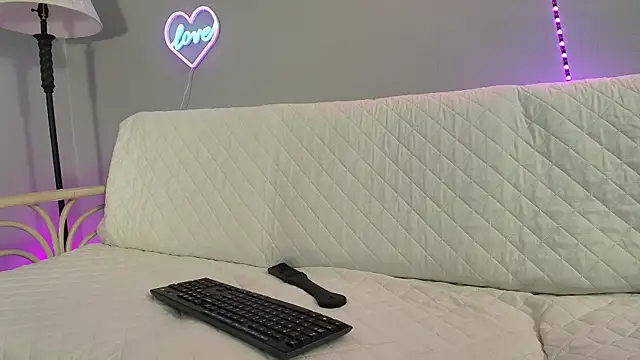 Snapshot of xxxvibesxo chatting on June 15, 12:44 am xxxvibesxo online show from June 15, 12:44 am