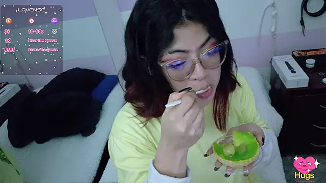 Snapshot of Catwhite_ chatting on November 6, 4:11 pm Catwhite online show from November 6, 4:11 pm