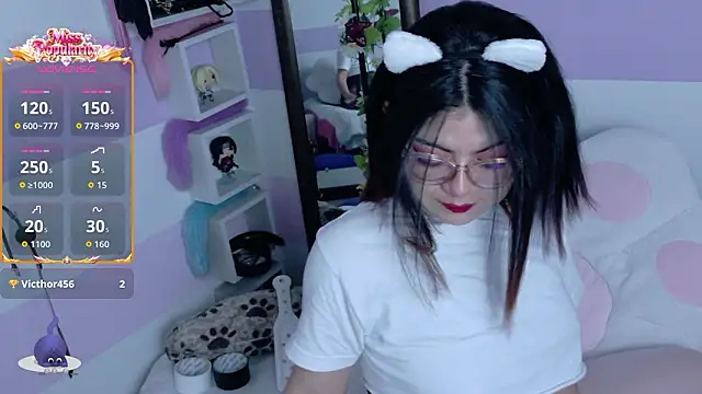 Catwhite  online show from February 3, 2:33 pm