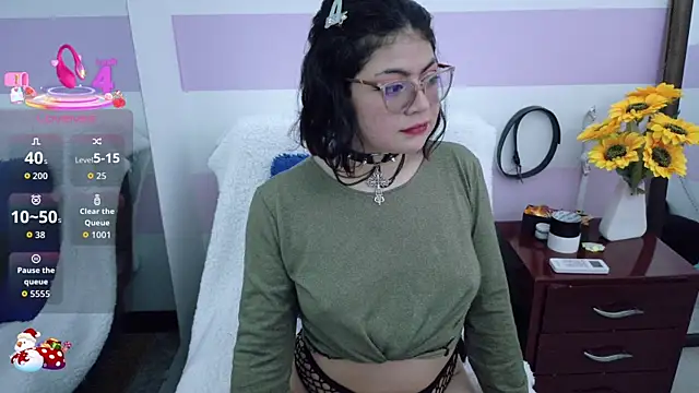 Snapshot of Catwhite_ chatting on December 3, 3:55 pm Catwhite online show from December 3, 3:55 pm