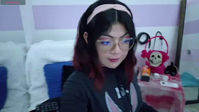 Snapshot of Catwhite_ chatting on October 27, 7:59 pm Catwhite online show from October 27, 7:59 pm