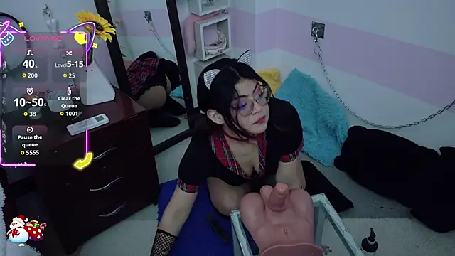 Snapshot of Catwhite_ chatting on December 2, 5:03 pm Catwhite online show from December 2, 5:03 pm