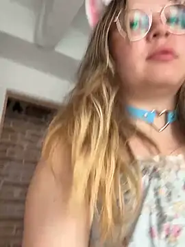 Darling XXX online show from April 16, 6:52 pm