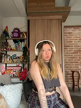 Darling XXX online show from June 19, 6:58 pm