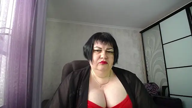JuicyLady Di online show from May 10, 5:00 am