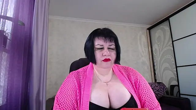 JuicyLady Di online show from April 4, 5:14 am