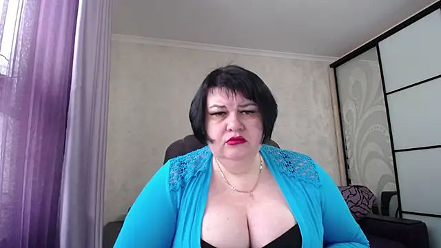 JuicyLady Di online show from February 26, 6:13 am