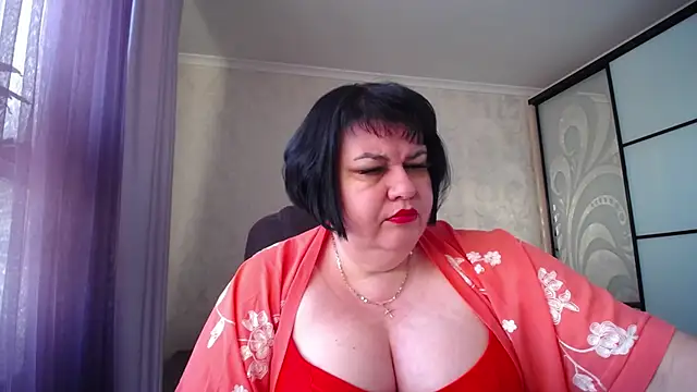 JuicyLady Di online show from February 4, 6:08 am