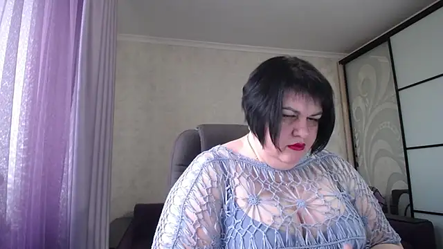 Snapshot of JuicyLady_Di chatting on March 4, 5:42 am JuicyLady Di online show from March 4, 5:42 am