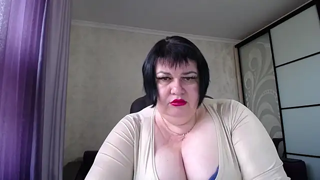 Snapshot of JuicyLady_Di chatting on October 5, 4:58 am JuicyLady Di online show from October 5, 4:58 am