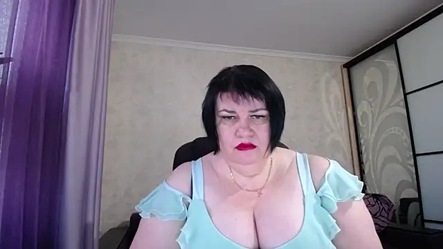 Snapshot of JuicyLady_Di chatting on October 11, 4:57 am JuicyLady Di online show from October 11, 4:57 am