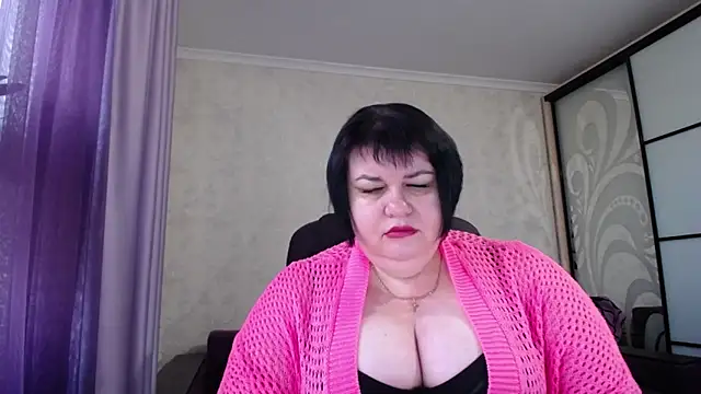 Snapshot of JuicyLady_Di chatting on October 13, 4:47 am JuicyLady Di online show from October 13, 4:47 am