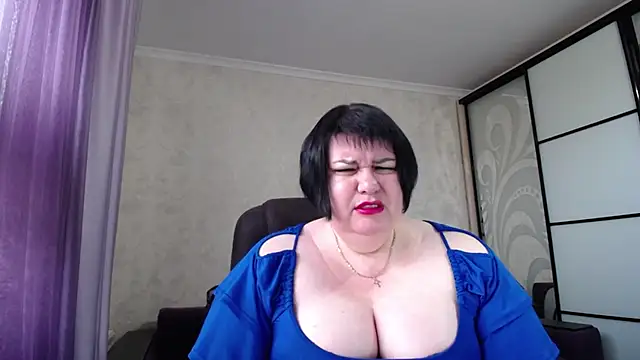 Snapshot of JuicyLady_Di chatting on September 29, 5:03 am JuicyLady Di online show from September 29, 5:03 am