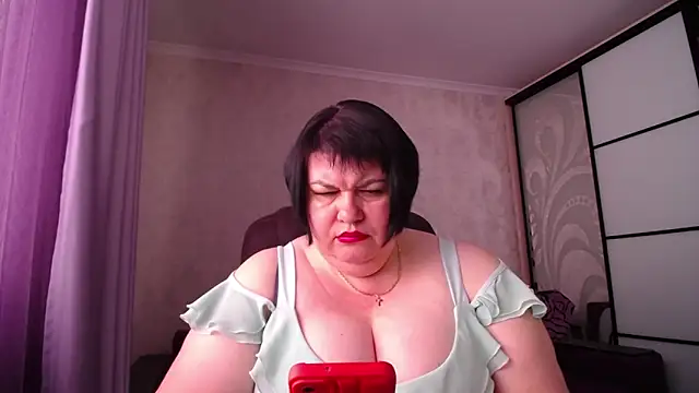 Snapshot of JuicyLady_Di chatting on September 17, 5:09 am JuicyLady Di online show from September 17, 5:09 am