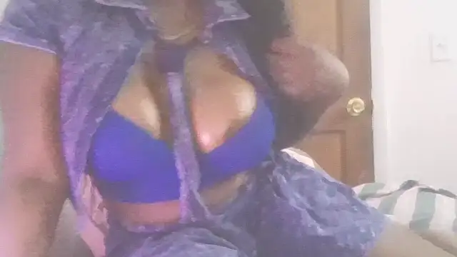 Snapshot of kelly4you chatting on May 19, 11:34 pm kelly4you online show from May 19, 11:34 pm