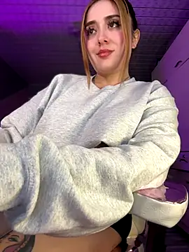 Sam Thompsoon  online show from November 12, 3:10 am