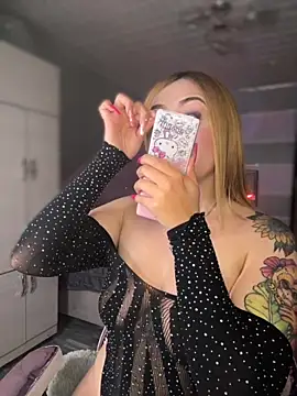 Sam Thompsoon  online show from October 23, 3:38 am