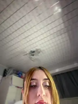 Snapshot of Sam_Thompsoon_ chatting on April 25, 2:47 am Sam Thompsoon online show from April 25, 2:47 am