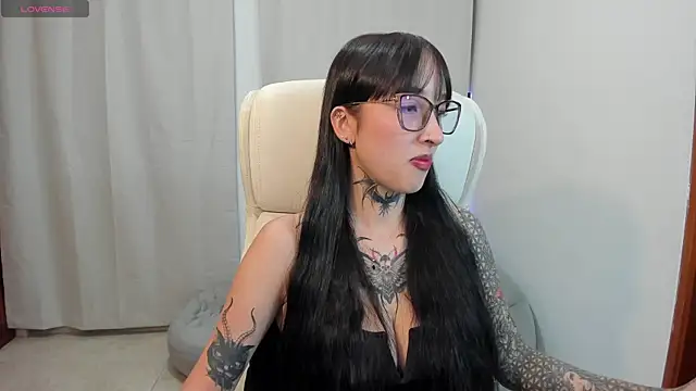 Snapshot of xisisxx chatting on January 18, 11:44 pm xisisxx online show from January 18, 11:44 pm