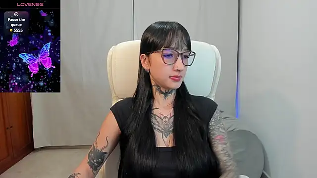 Snapshot of xisisxx chatting on March 11, 11:15 pm xisisxx online show from March 11, 11:15 pm