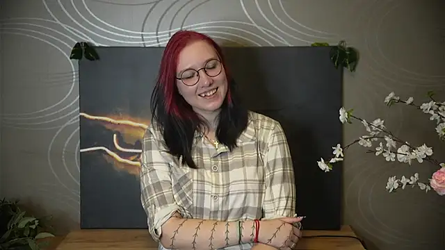 Snapshot of KarenHaan chatting on October 25, 5:17 am KarenHaan online show from October 25, 5:17 am