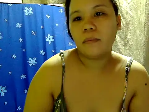 Snapshot of hotcastlexxx chatting on June 7, 8:52 am hotcastlexxx online show from June 7, 8:52 am