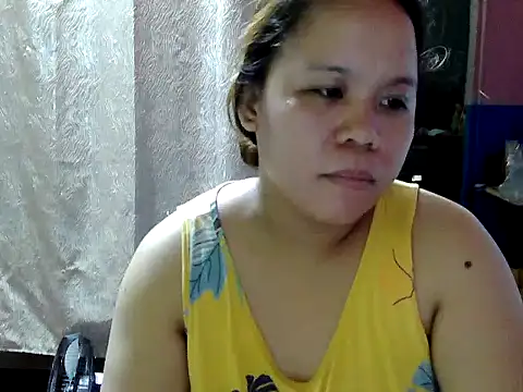 Snapshot of hotcastlexxx chatting on June 5, 10:21 am hotcastlexxx online show from June 5, 10:21 am