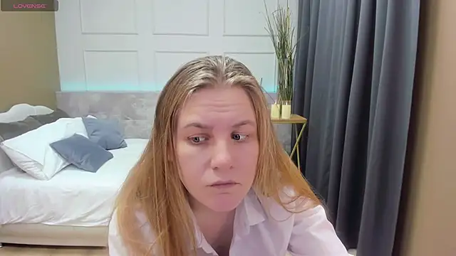 Snapshot of JadeSoft chatting on February 1, 2:47 am JadeSoft online show from February 1, 2:47 am