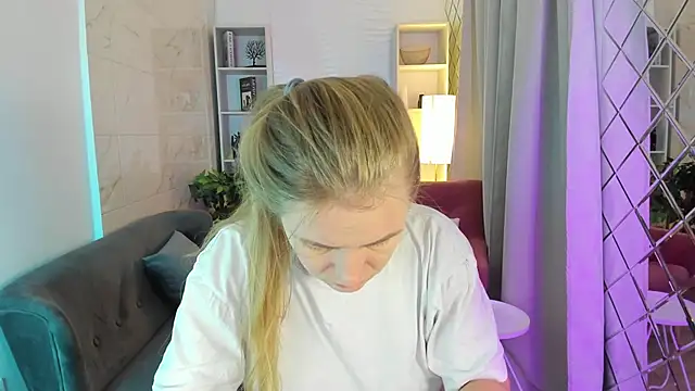 Snapshot of JadeSoft chatting on September 24, 8:26 pm JadeSoft online show from September 24, 8:26 pm