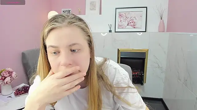Snapshot of JadeSoft chatting on February 24, 8:58 pm JadeSoft online show from February 24, 8:58 pm