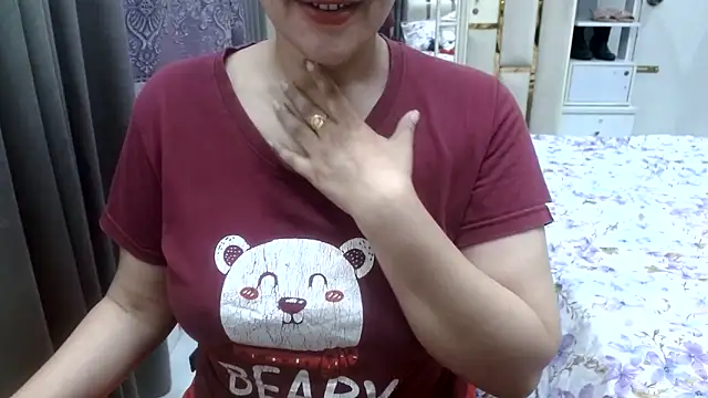 Snapshot of Lovelywife786 chatting on May 29, 6:03 pm Lovelywife786 online show from May 29, 6:03 pm