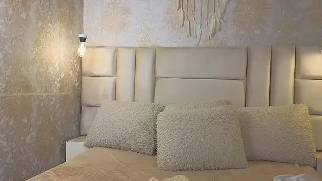 EmilyQueen3x online show from June 12, 2:04 pm