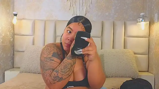 EmilyQueen3x online show from June 4, 2:00 pm