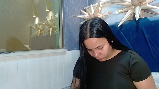 Snapshot of EmilyQueen3x chatting on December 16, 11:14 am EmilyQueen3x online show from December 16, 11:14 am