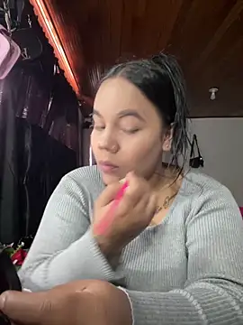 Snapshot of EmilyQueen3x chatting on February 12, 4:40 pm EmilyQueen3x online show from February 12, 4:40 pm