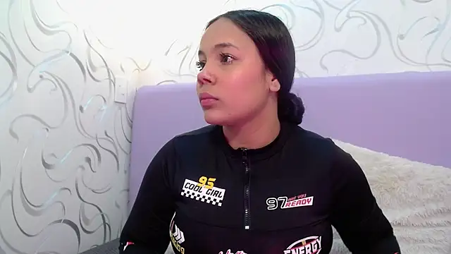 EmilyQueen3x online show from October 24, 1:43 pm