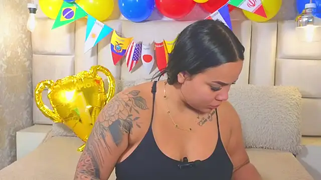 EmilyQueen3x online show from June 25, 2:33 pm