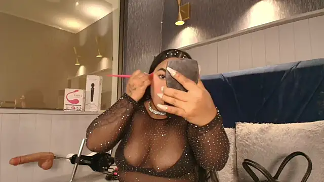 Snapshot of EmilyQueen3x chatting on February 28, 1:11 pm EmilyQueen3x online show from February 28, 1:11 pm