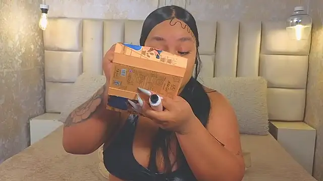 EmilyQueen3x online show from May 29, 12:00 pm