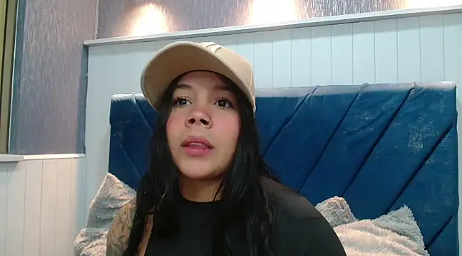 EmilyQueen3x online show from March 20, 12:54 pm